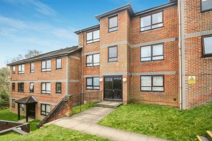 1 Bedroom Flat To Rent In High Beeches, High Wycombe, HP12