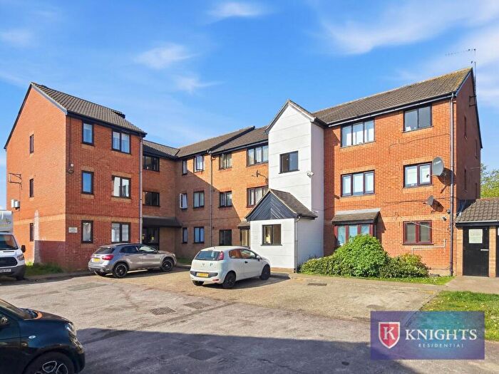 1 Bedroom Flat For Sale In Whitehead Close, London, N18