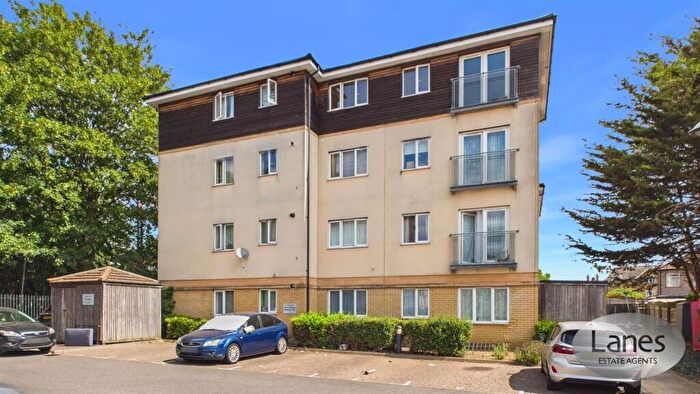 2 Bedroom House To Rent In Churchbury House, Waltham Cross, EN8