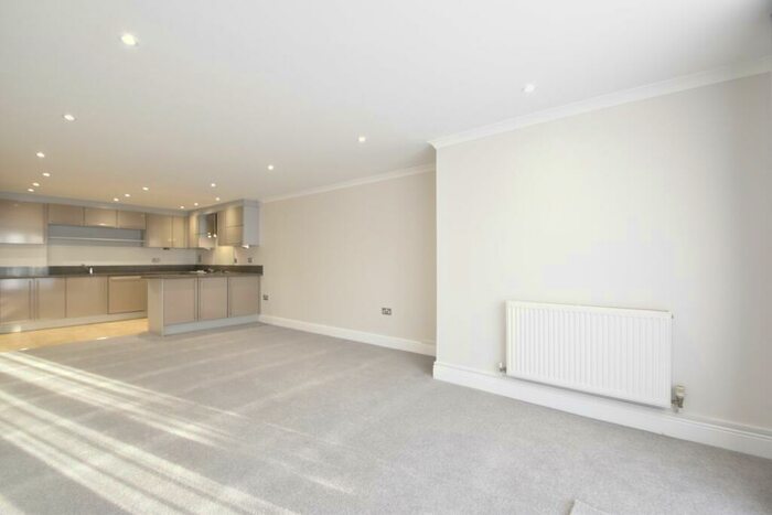 2 Bedroom Apartment To Rent In Monument Hill, Weybridge, KT13