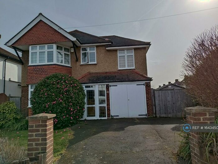 4 Bedroom Detached House To Rent In Hawes Lane, West Wickham, BR4