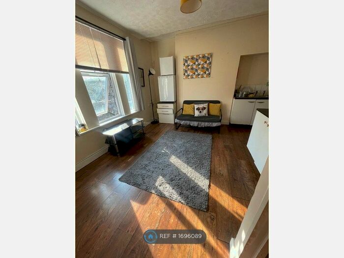 1 Bedroom Flat To Rent In Caerleon Road, Newport, NP19