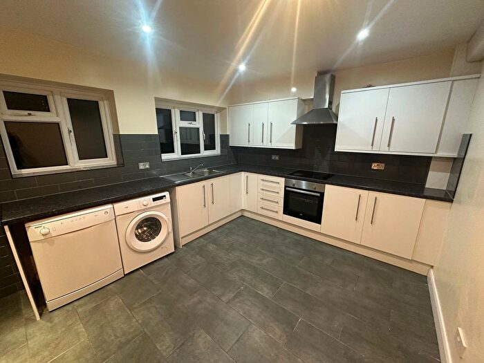3 Bedroom Terraced House To Rent In Linden Gardens, Enfield, EN1