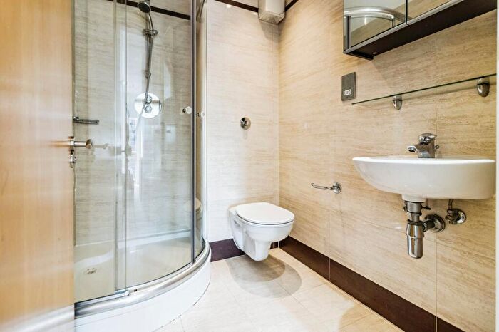 2 Bedroom Apartment To Rent In Dearmans Place, Salford, Greater Manchester, M3