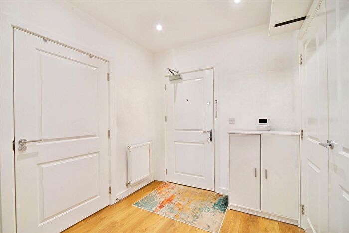 1 Bedroom Flat For Sale In Mahindra Way, Beckton, London, E6