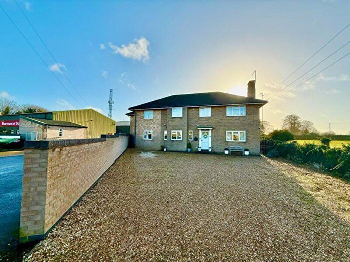 5 Bedroom Detached House For Sale In Substantial Family Home - Easton On The Hill, PE9