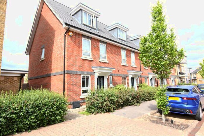 3 Bedroom Semi-Detached House To Rent In Raven Drive, Maidenhead, Berkshire, SL6