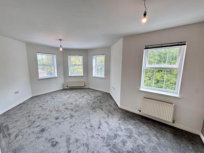 2 Bedroom Apartment To Rent In Potters Hollow, Bulwell, NG6