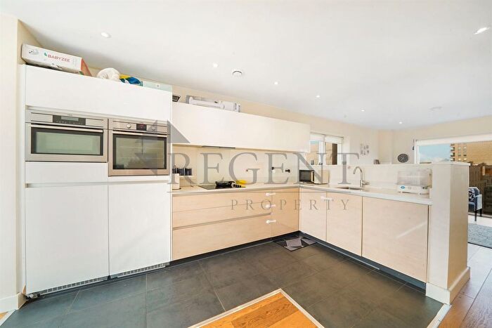 3 Bedroom Flat To Rent In Mcgill House, Needell Road, SE10