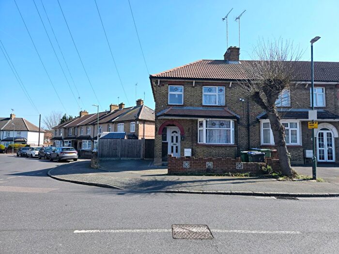 3 Bedroom End Of Terrace House To Rent In Lydia Road, Erith, Kent, DA8