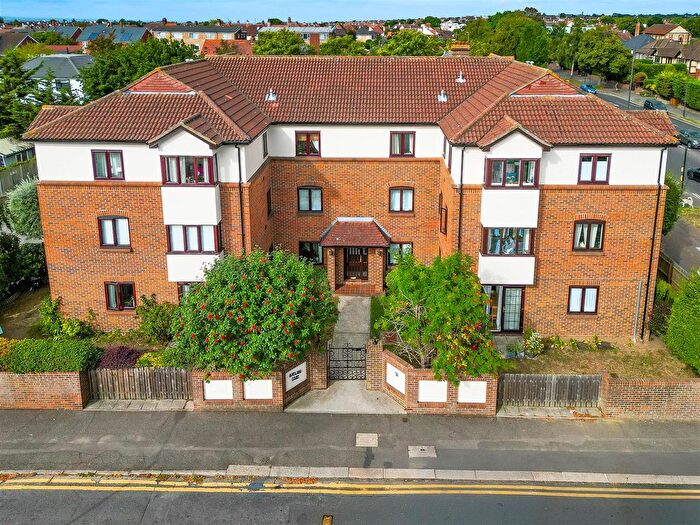 2 Bedroom Flat For Sale In Westleigh Avenue, Leigh-On-Sea, SS9