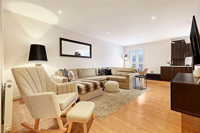 2 Bedroom Flat For Sale In Station Court, Radford Way, Billericay, Essex, CM12
