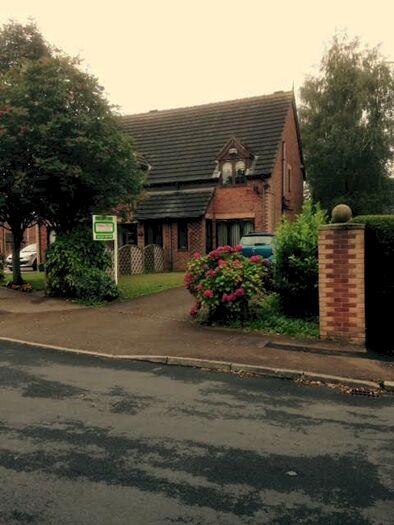 2 Bedroom Town House To Rent In Raylands Lane, Leeds, LS10