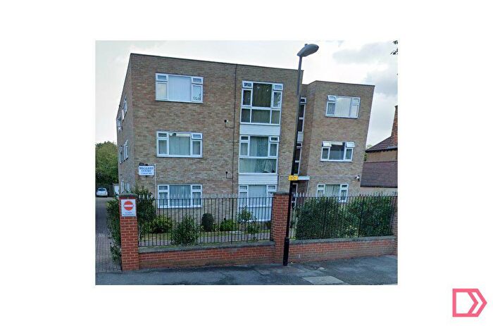 1 Bedroom Flat To Rent In Mallard Court, Connaught Avenue, Chingford, E4