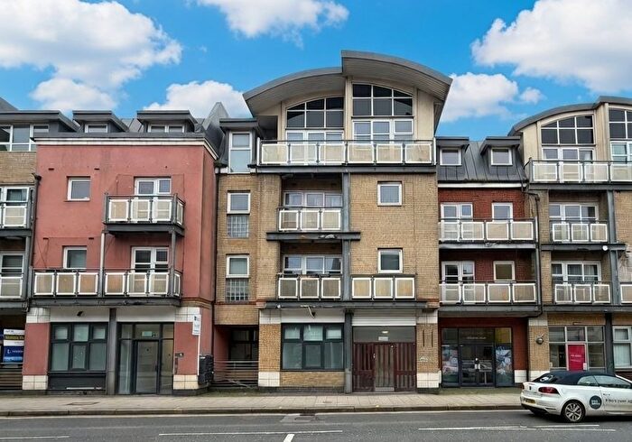 2 Bedroom Flat For Sale In Flat Magnum House, London Road, Kingston Upon Thames, Surrey, KT2