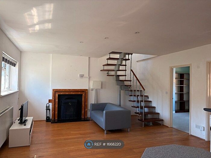 3 Bedroom Maisonette To Rent In Churchbury Road, London, SE9