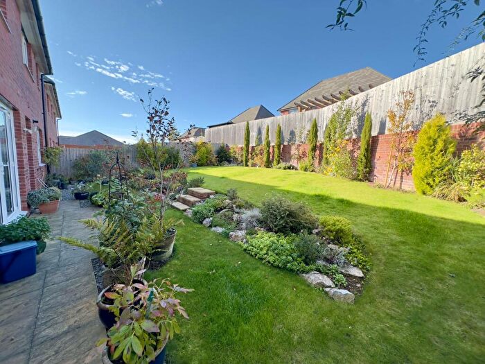 4 Bedroom Detached House For Sale In Curlew Way, Dawlish, EX7