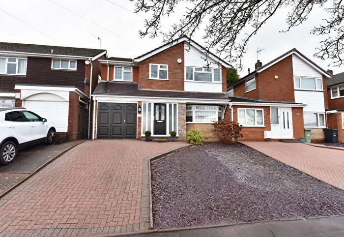 3 Bedroom Link Detached House For Sale In Wordsley, Balmoral Road, DY8