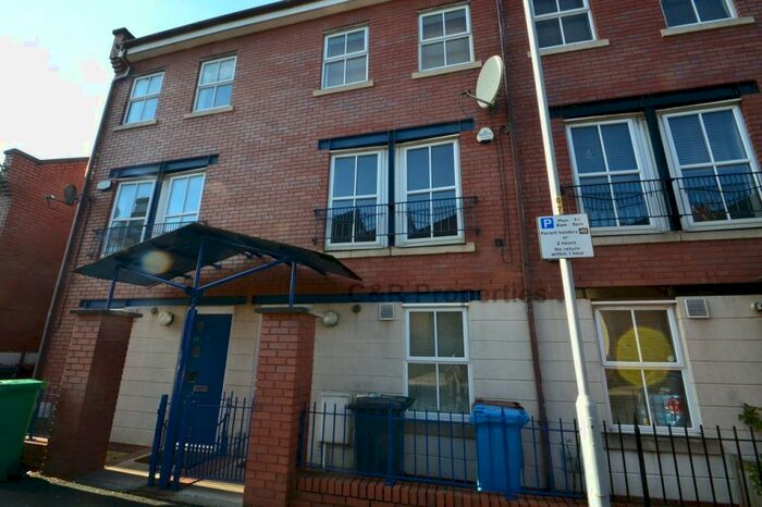 4 Bedroom Town House To Rent In Peregrine Street, Hulme, Manchester, M15