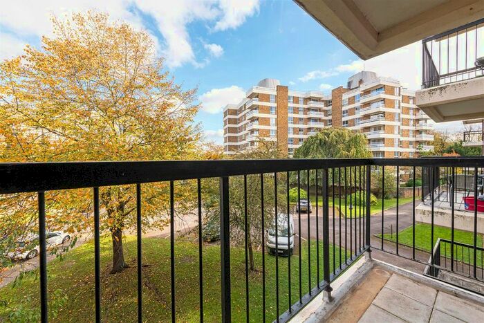 Studio To Rent In Fir Lodge, Gipsy Lane, London, SW15