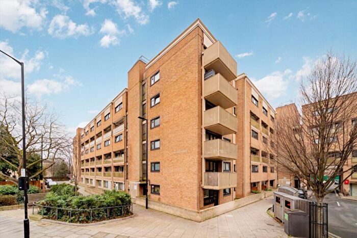2 Bedroom Flat For Sale In Brownswood Road, London, N4