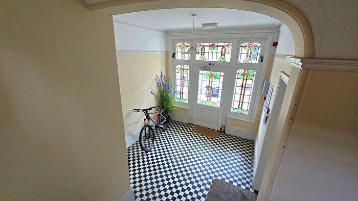 1 Bedroom Flat For Sale In De La Warr Road, Bexhill-On-Sea, TN40