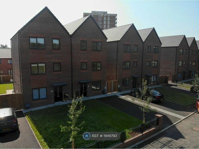 4 Bedroom Semi-Detached House To Rent In Redcliffe Drive, Manchester, M4