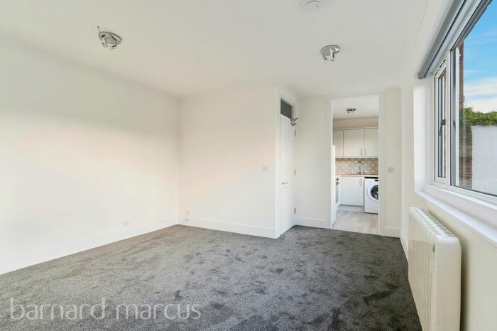 Studio To Rent In Oxford Road, Redhill, RH1