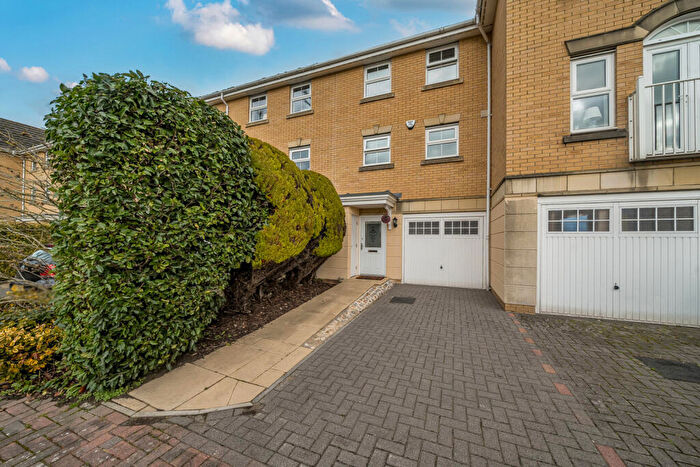 3 Bedroom Terraced House For Sale In Cromwell Close, Bromley, BR2