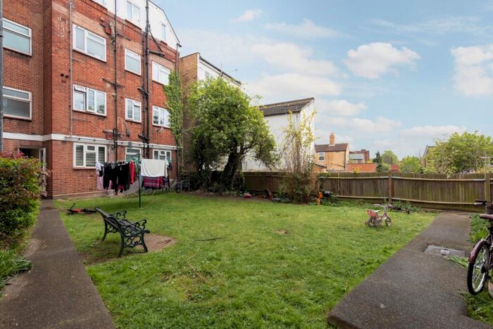 2 Bedroom Flat For Sale In Fairwood Court, Fairlop Road, Leytonstone, London, E11