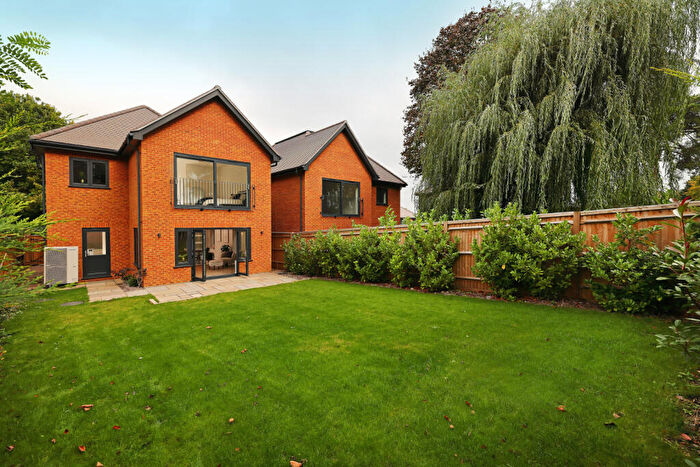 4 Bedroom Detached House For Sale In Chartland Close, Great Bookham, Leatherhead, Surrey, KT23