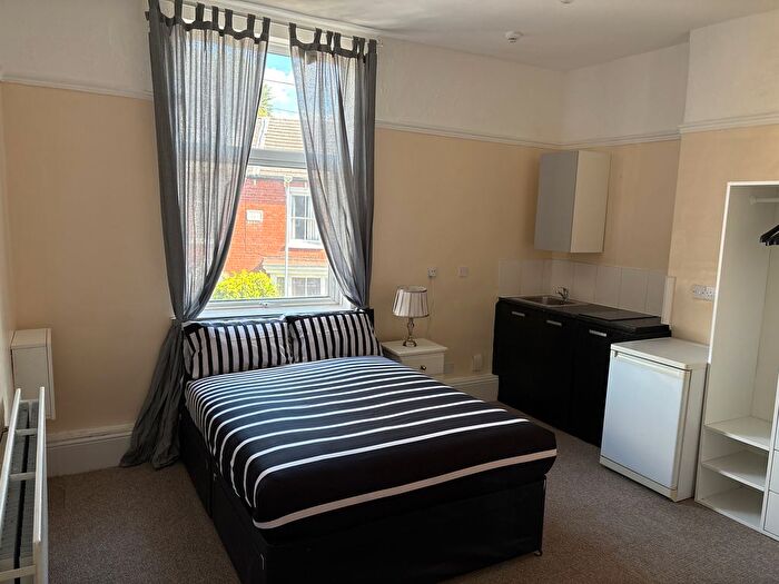 Studio To Rent In Merridale Crescent, Wolverhampton, WV3