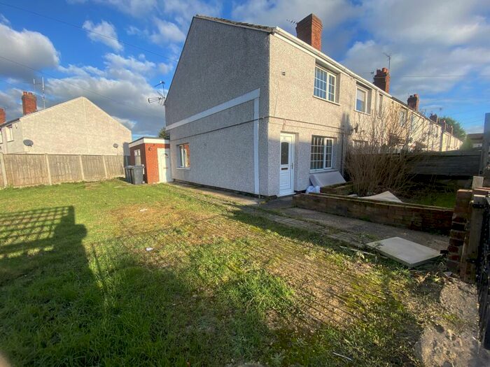 3 Bedroom House To Rent In The Crescent, Dunscroft, Doncaster, DN7