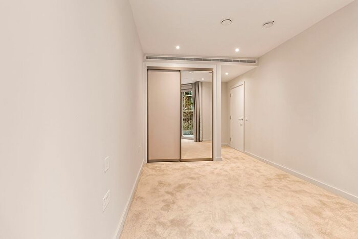 1 Bedroom Flat To Rent In Nine Elms Lane, London, SW11