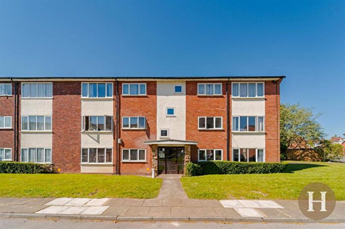 2 Bedroom Flat For Sale In Arosa Drive, Birmingham, B17