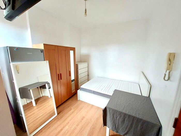 Studio To Rent In Arcadian Gardens, N22