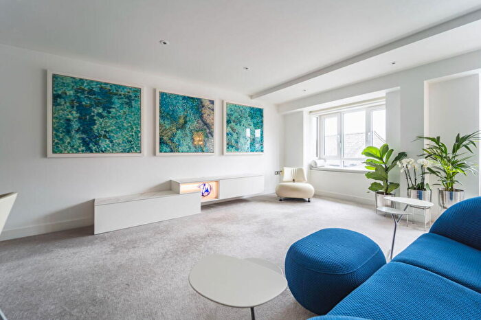 2 Bedroom Apartment For Sale In Church Lane, Christchurch Town Centre, BH23