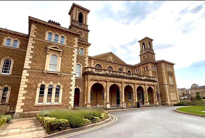 3 Bedroom Flat To Rent In Princess Park Manor, Royal Drive, London, Greater London, N11