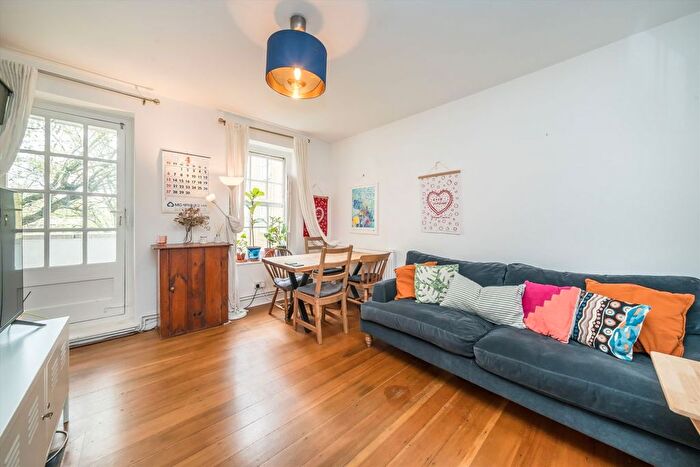 2 Bedroom Flat To Rent In Bishops Way, Victoria Park, E2