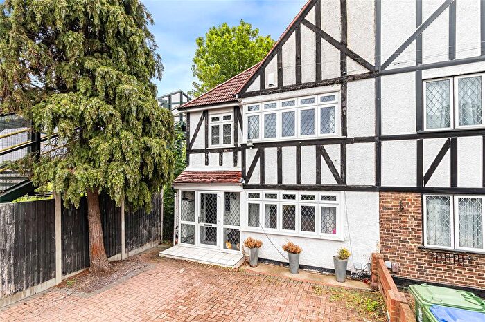 4 Bedroom Semi Detached House For Sale In South Gipsy Road, Welling, Kent, DA16