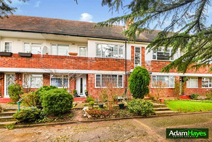 2 Bedroom Property For Sale In Nether Street, North Finchley, N12