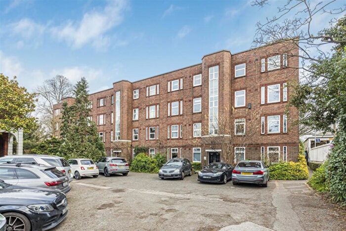 2 Bedroom Flat To Rent In Rosemary Gardens, Mortlake, SW14