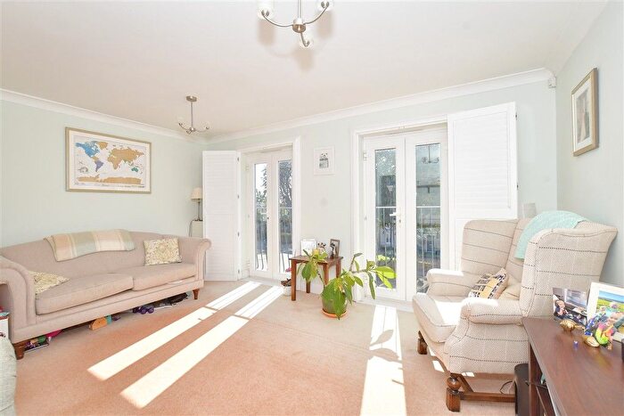 3 Bedroom End Of Terrace House For Sale In Woodlands Lane, Chichester, West Sussex, PO19