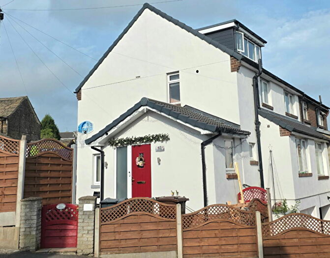 4 Bedroom Semi-Detached House For Sale In Greenside, Bradford, BD12