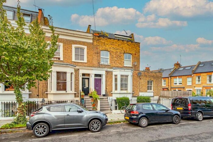 2 Bedroom Flat To Rent In Askew Crescent, London, W12