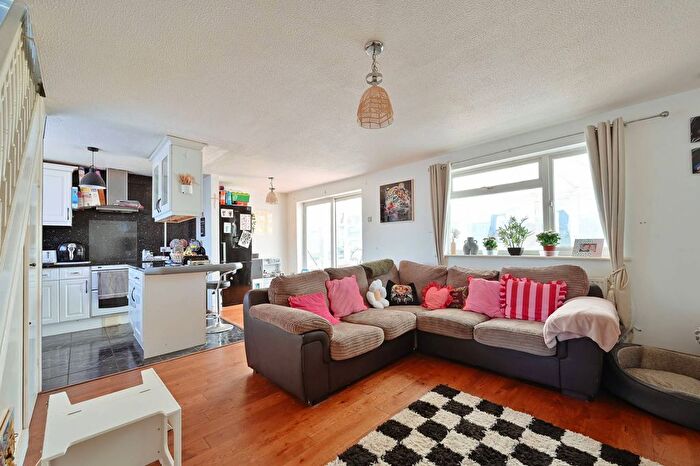 3 Bedroom Detached House For Sale In Berkeley Square, Hemel Hempstead, HP2