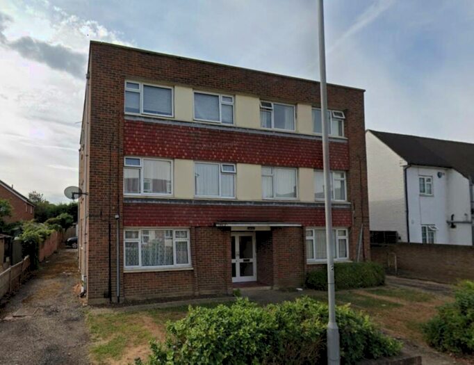 2 Bedroom Flat To Rent In Idmiston Road, Worcester Park, KT4