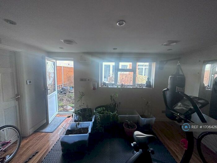 3 Bedroom Semi-Detached House To Rent In Derby Avenue, Harrow, HA3