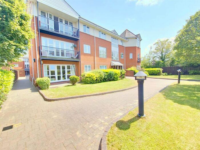 2 Bedroom Apartment To Rent In Deyncourt Gardens, Upminster, RM14
