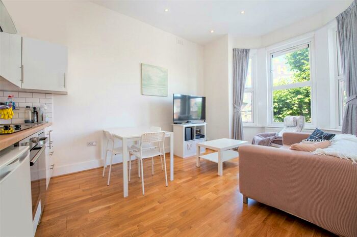 2 Bedroom Apartment To Rent In Dean Road, London, NW2